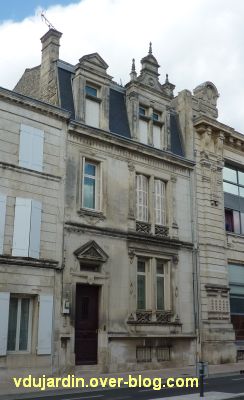 Niort, avenue de la gare, deux immeubles de la fin 19e siècle, 2, la façade gauche