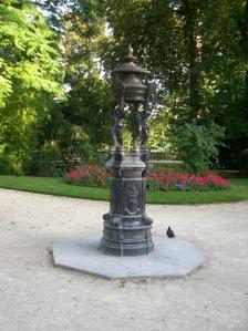 Fontaine de Durenne au parc de Blossac à Poitiers, vue 2