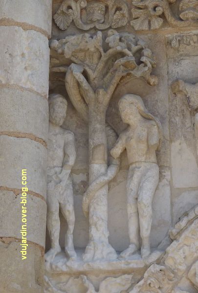 Poitiers, façade de Notre-Dame-la-Grande, la Tentation, vue de face