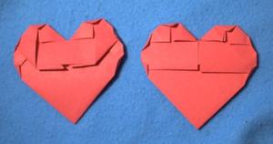 Le dos des cœurs en origami