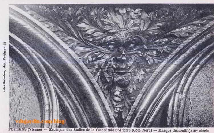 Stalles de la cathédrale de Poitiers, tête cachée dans un feuillage, carte postale ancienne de Jules Robuchon