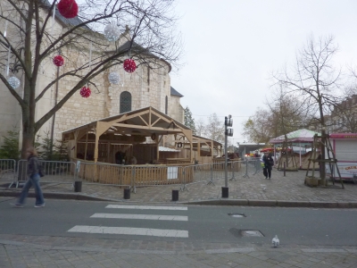 Poitiers, décembre 2009, ferme autour de Notre-Dame-la-Grande, au chevet