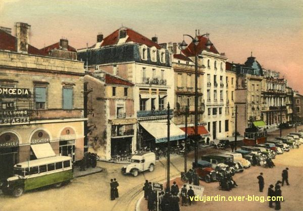 Le premier théâtre de Poitiers, 04, carte postale ancienne colorisée, façade sur la place