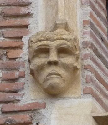 Toulouse, musée Saint-Raymond, façade postérieure, fenêtre 2, détail