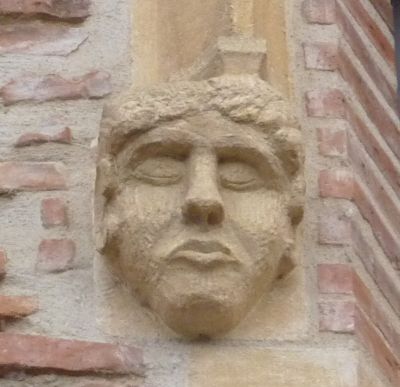 Toulouse, musée Saint-Raymond, façade postérieure, fenêtre 4, détail