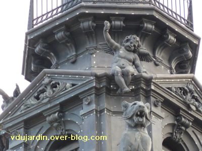 Poitiers, le campanile de l'hôtel de ville, 4, un angelot
