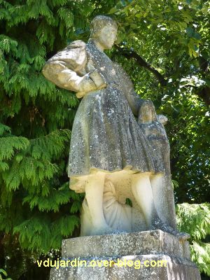 Tours, le square Sicard, Michel Colombe par Pierre Dandelot, 5, la statue vue de trois quarts