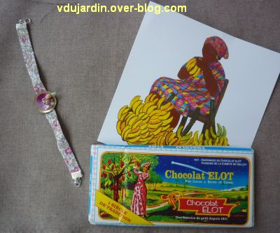 Cadeau reçu de Léti en mai 2011, 3, la carte; le chocolat et le bracelet