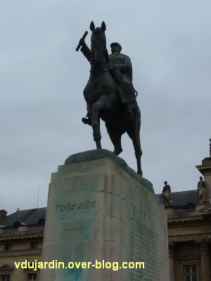 Paris, monument de Joffre par Réal del Sarte, 1, de face devant l'école militaire