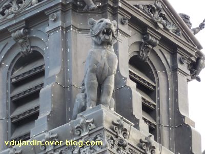 Poitiers, le campanile de l'hôtel de ville, 5, un tigre chimère
