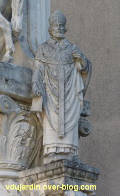 Tours, la charité de saint Martin par Varenne, 8, l'évêque à droite