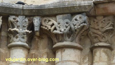 Poitiers, chevet de l'église Saint-Hilaire, l'inscription romane, 2, le chapiteau