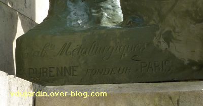 Saint-Benoît, le monument aux morts, 3, la signature du fondeur Durenne