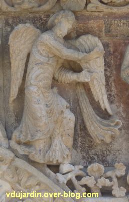 Poitiers, façade de Notre-Dame-la-Grande, l'Annonciation, détail de l'archange gabriel