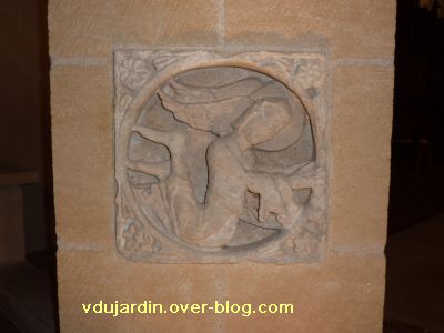 Les reliefs de l'ancienne église Saint-Michel à Confolens, 1, l'ange