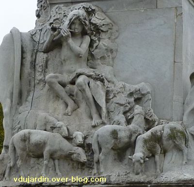 Paris, monument à Pasteur par Falguière, 10, le pâtre et ses moutons