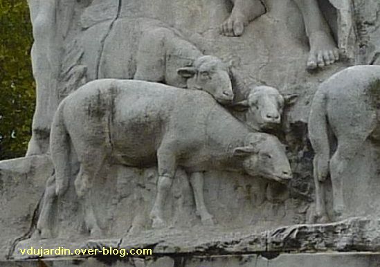 Paris, monument à Pasteur par Falguière, 12, détail des moutons