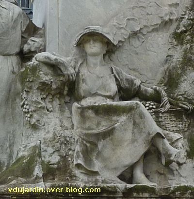 Paris, monument à Pasteur par Falguière, 17, la vigneronne