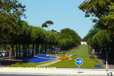 Monument aux morts de La Rochelle, 01, vu du bout du Mail