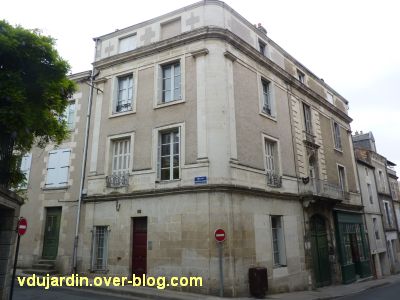 Poitiers, angle de la grand rue et de la rue des feuillants, 1, vue de la maison