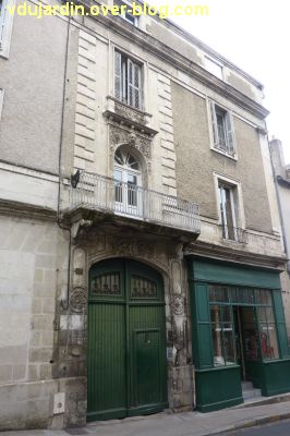 Poitiers, angle de la grand rue et de la rue des feuillants, 2, la travée centrale