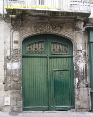 Poitiers, angle de la grand rue et de la rue des feuillants, 3, le portail