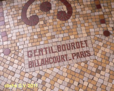 Poitiers, l'intérieur de la poste, 3, signature da la mosaïque, cliché G.V.