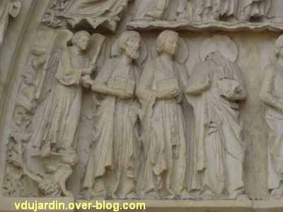 Poitiers, cathédrale, portail de Thomas, 04, registre inférieur, groupe à gauche