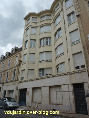 Poitiers, immeubles des frères Martineau, vue 2, rue des écossais, façade