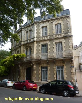 Poitiers, maison aux atlantes près de Blossac, 1, la façade