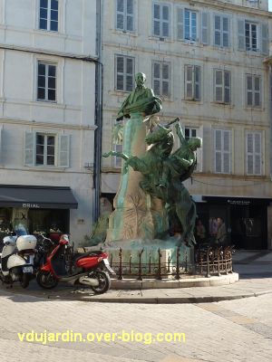 La Rochelle, monument à Fromentin par Dubois, 01, vu de loin