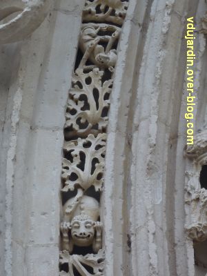 Défi photo, endroit/envers, Poitiers,6, les singes du portail de Sainte-Radegonde