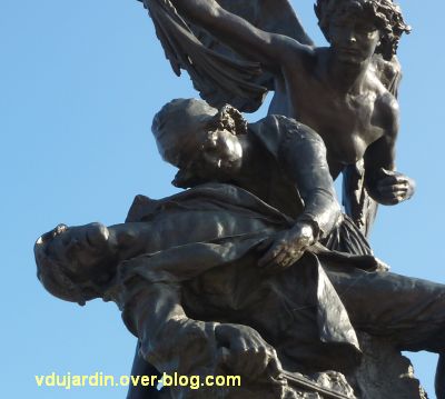 Angers, monument aux morts, 8, visages des trois personnages
