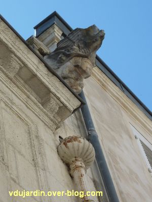 La Rochelle, maison Henri II, 11, gargouille sur la rue