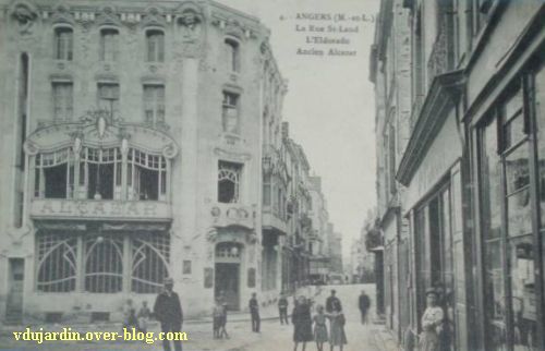 Carte postale ancienne montrant l'alcazar à Angers avec encore son bow-window rue Claveau