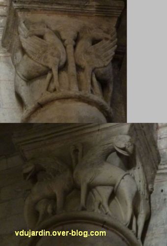 Chauvigny, chapiteaux romans de l'église Notre-Dame, 3, griffons affrontés et lions affrontés
