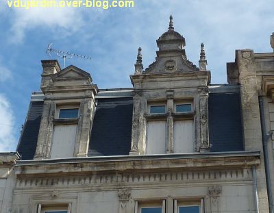 Niort, avenue de la gare, deux immeubles de la fin 19e siècle, 4, la lucarne