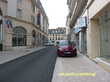 Poitiers, avril 2013, voitures à la place des piétons
