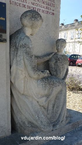 Pons, monument à Emile Combe par Paul Landowski, l'Education