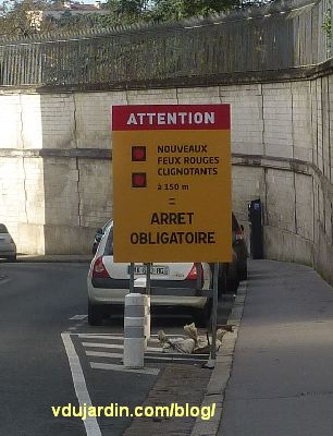 Viaduc des Rocs à Poitiers, signalisation des feux clignotants
