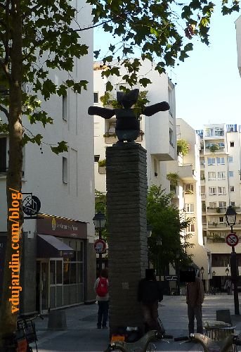 Le Grand assistant de Max Ernst rue Brantôme à Paris