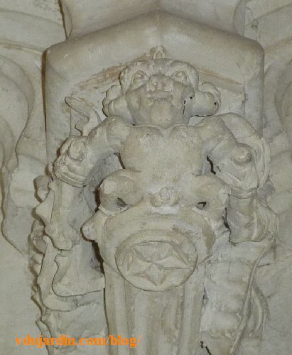 Amboise, chapelle Saint-Hubert, personnage nu